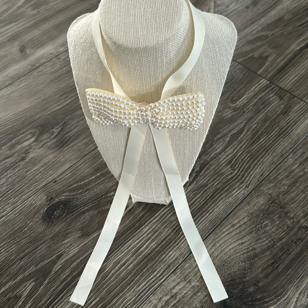 Collar Bow necklace